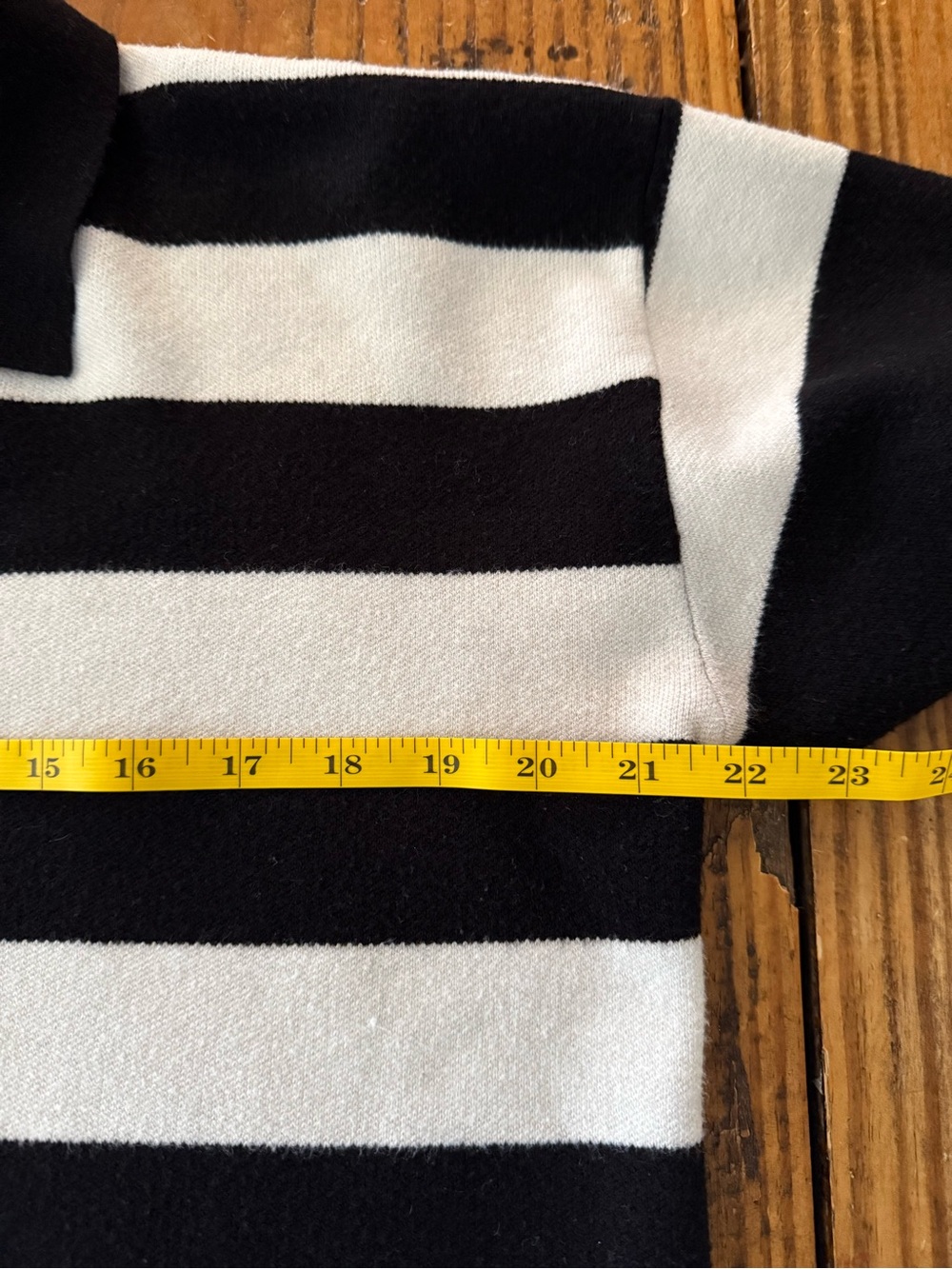 Industry Black & White Striped Cropped Sweater Polo Top Size Large - Picture 4 of 7